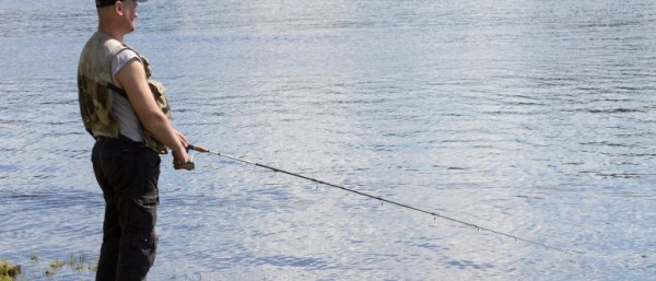 ТОП-9 лучших бюджетных спиннингов для рыбалки
