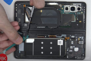 Что скрывается внутри складного смартфона Galaxy Z Fold3 ? (видео)