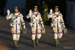 Китайские астронавты вернулись на Землю и показали эффектные снимки Земли с космоса (8 фото)