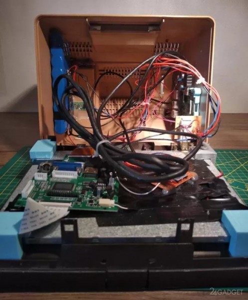 Компьютер Minitel 1B воссоздали на базе Raspberry Pi 3B (4 фото)