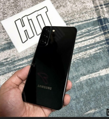 Samsung Galaxy S22 показался на «живом» снимке