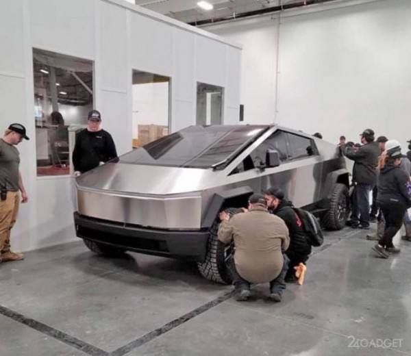 Появилось изображение обновленного автомобиля Tesla Cybertruck (3 фото + видео)