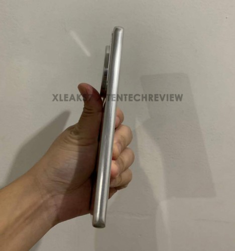 Xiaomi 12 Ultra выглядит монументально и великаном