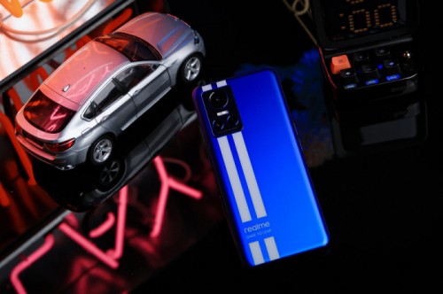 Realme GT Neo 3 вышел за пределы Китая: цена на смартфон
