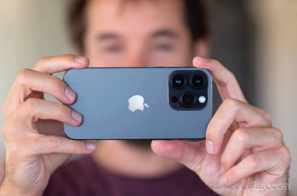 Apple исправила дрожание и треск камеры новых iPhone 14 (2 фото)