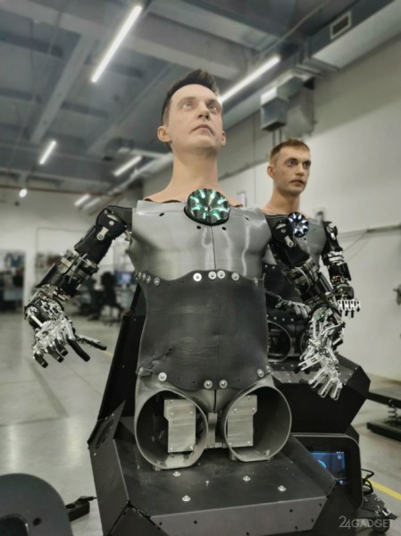 На ВЭФ-2022 представят новую модель робота-двойника человека с подвижными руками (3 фото)