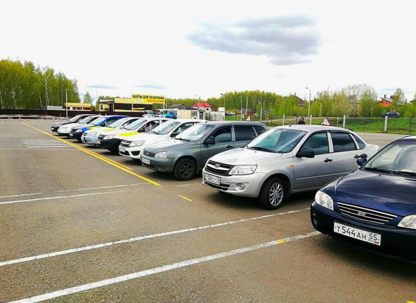 Лучшие официальные автошколы Омска в 2025 году