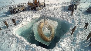 Самые странные вещи, найденные замороженными во льду, с леденящими душу предысториями